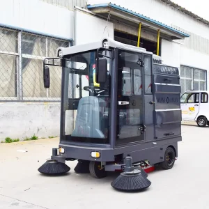 CE OEM Ride-On Heavy-Duty Road Sweeper with Dust Suppression Mist System, 2000mm Sweeping Width for Municipal Streets