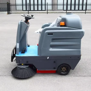 Commercial Industrial Electric Ride-On Floor Cleaning Machine and Road Sweeper with Water Spray