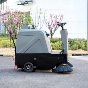 Electric Ride-On Industrial Floor Sweeping Machine with Self-Propelled Wet Vacuum