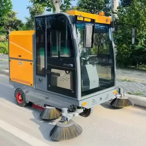 Electric Small Ride-On Road Sweeper for Street and Floor Cleaning