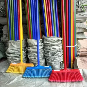 Factory Direct Chinese Broom and Dustpan Set with Wooden Sticks