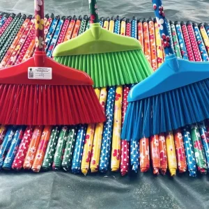 Floor Cleaning Plastic Escobas Broom Brushes with Wooden Broomstick Mango De Escobas