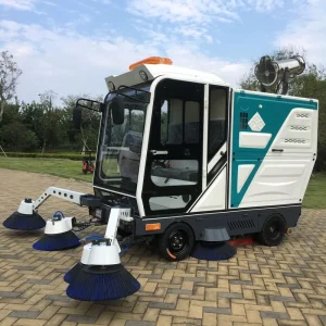 Fully Enclosed Four-Wheel Electric Ride-On Road Sweeper, 700 kg, 3-Year Warranty