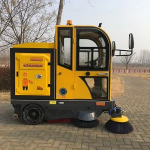 Industrial Electric Ride-On Self-Propelled Floor Cleaning Truck Vacuum Street Sweeper