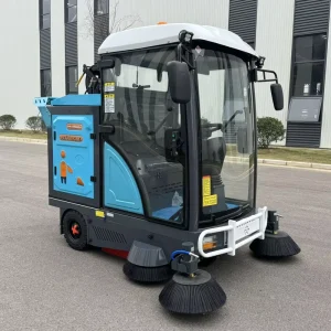 Industrial Ride on Road Sweeper Machine Electric Street Sweeper with High Pressure Water Spray System