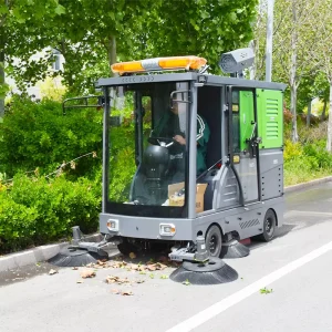 Multifunctional Ride On New Road Sweeper High Pressure Cleaning System Fog Cannon 20000m2 h Efficiency Battery Powered