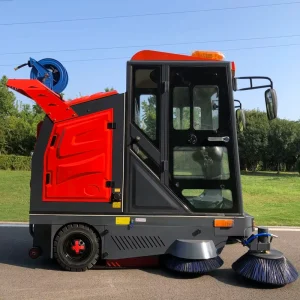 Municipal New Ride-on Battery-Powered Vacuum Road Sweeper Machine with Fog Cannon Sprayer for Factory Park Airport Cleaning