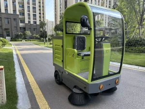 New Electric Riding Semi Enclosed Street Sweeper with CE Certification