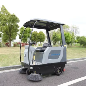 New High Trafficability Windshield Ride On Battery Powered Electric Self Propelled Compact Floor Sweeper Machine Side Brush