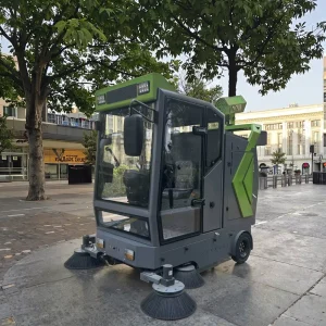 RENQI High Quality 48v Electric Road Sweeper Ride On Small Street Cleaning Car Floor Sweepers Machine