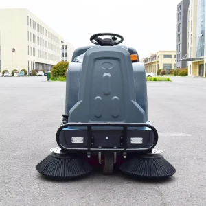 Ride-On Industrial Battery-Powered Self-Propelled Floor Sweeper, 8500 m²/h, 1300 mm Cleaning Width