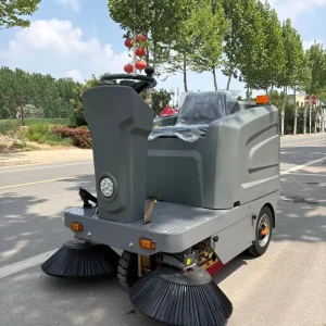 Ride-On Industrial Floor Sweeper, 8000 m²/h Capacity, 1250 mm Sweeping Width, Battery-Powered