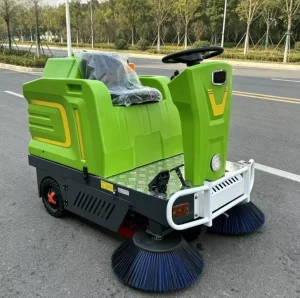 SP-1300 Industrial Ride-On Sweeper for Warehouse Aisles and Logistics Facilities