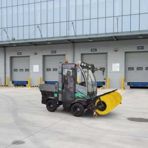 Self-Propelled Gasoline/Diesel Snow Sweeper Truck with Front V-Blade Plow and Rear Salt Spreader Gear-Driven Motor and Pump