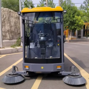 Small Electric Ride-on Tricycle Road Sweeper for Urban Streets